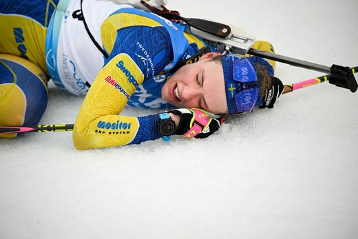 Hanan Oberg sotto la pioggia a Oberhof dopo la mass start per l'oro nel febbraio 2019.