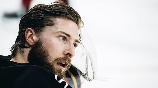 ”Det märks att det är positiva vindar kring klubben, och att klientelet som går på hockey har breddats”, säger Luleåmålvakten Joel Lassinatti.
