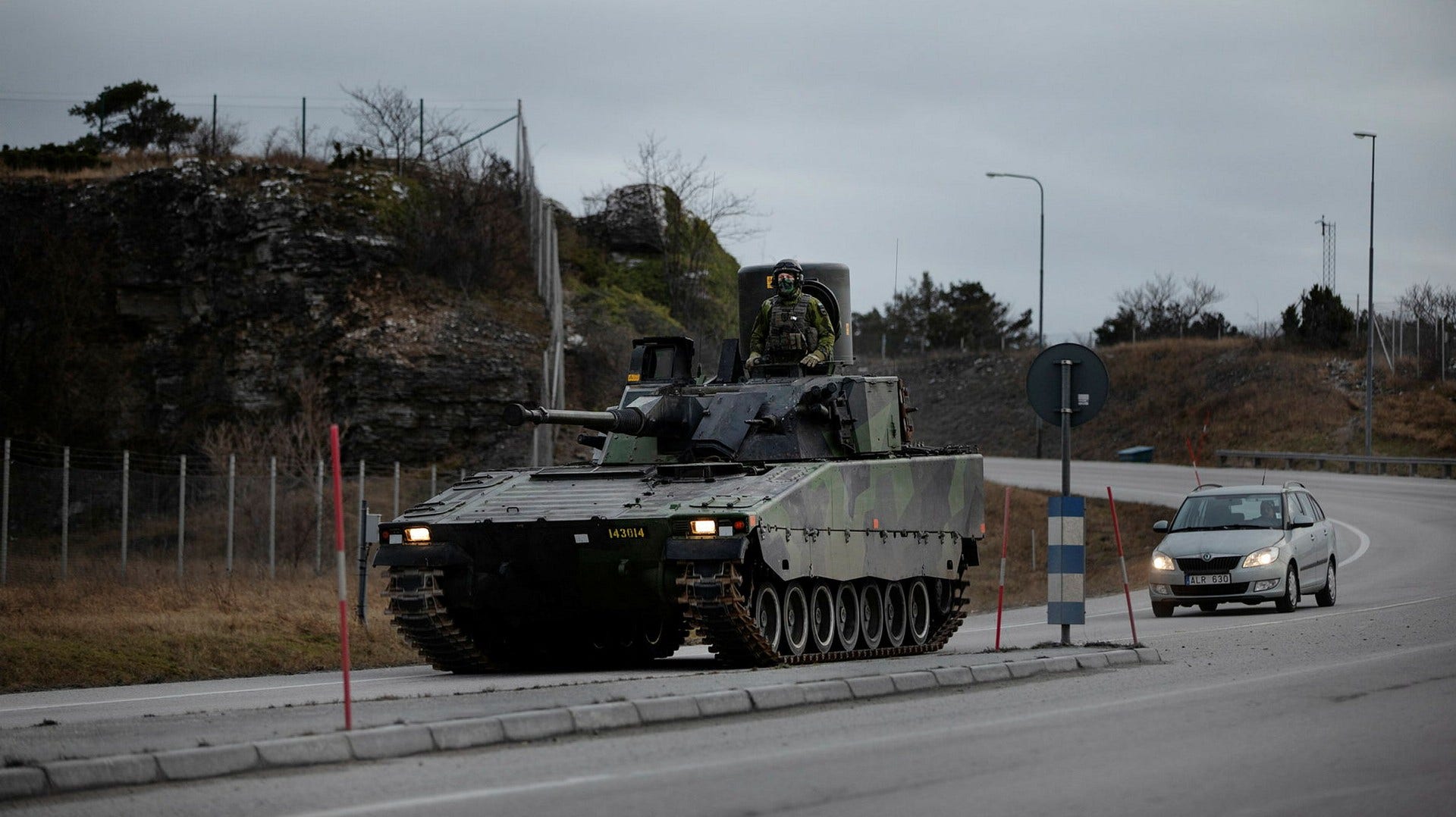 Aktuell militärövning på Gotland.