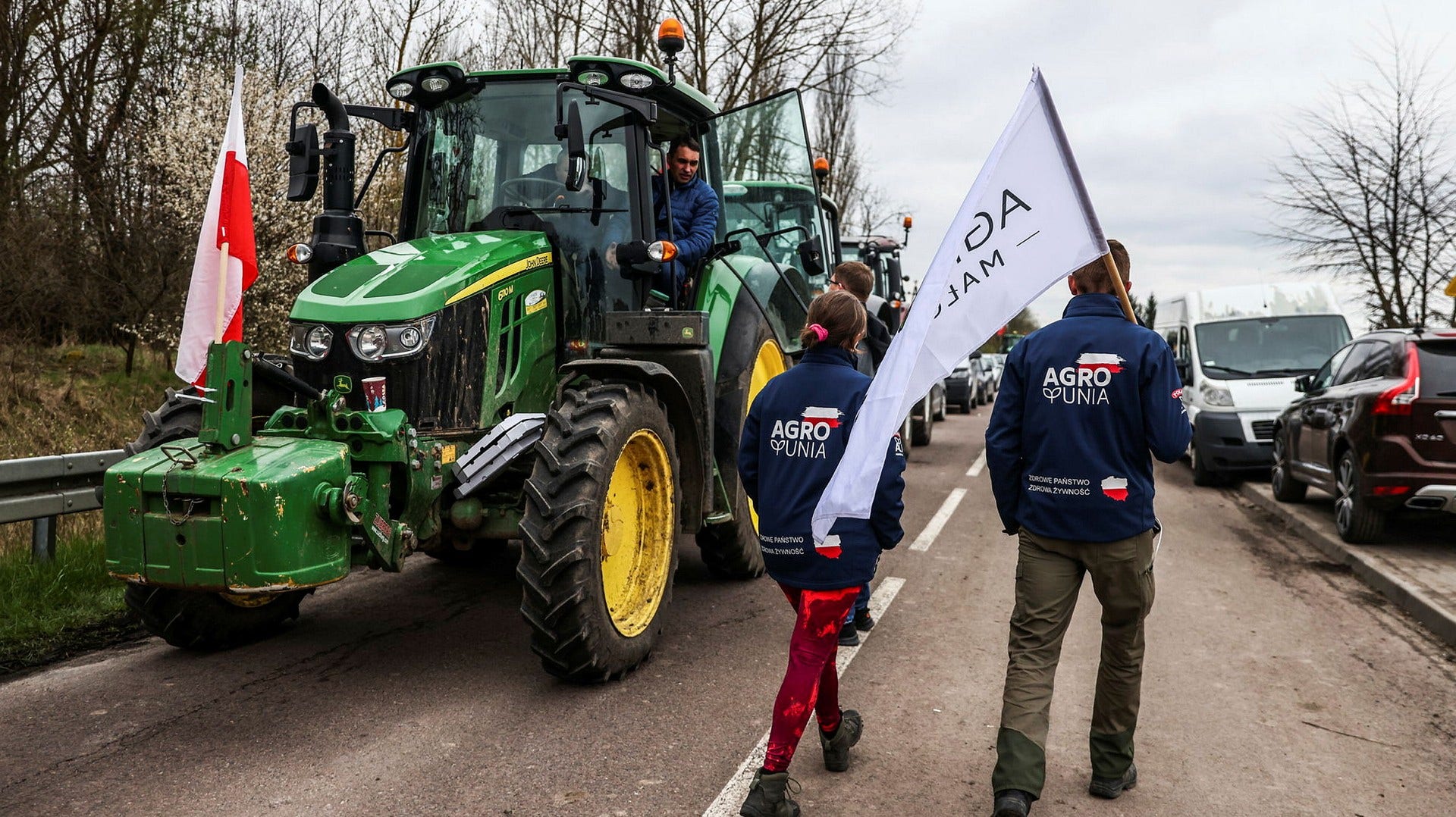 Polska lantbrukare har flera gånger protesterat mot att billiga ukrainska livsmedel konkurrerar med deras egen produktion.