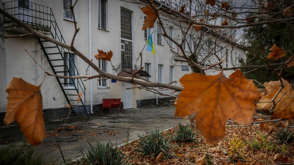 Le voci dei bambini non si sentono più nell'orfanotrofio della regione di Kherson. Qui vivevano una cinquantina di bambini e ora l'orfanotrofio è vuoto.