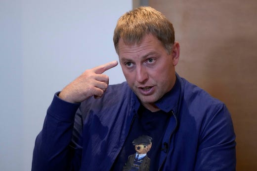 Vladimir Osetjkin är människorättsaktivist och har det senaste året hjälpt en rad desertörer lämna Ryssland. Han bor i Frankrike och driver den ryskspråkiga sajten Gulagu.net.