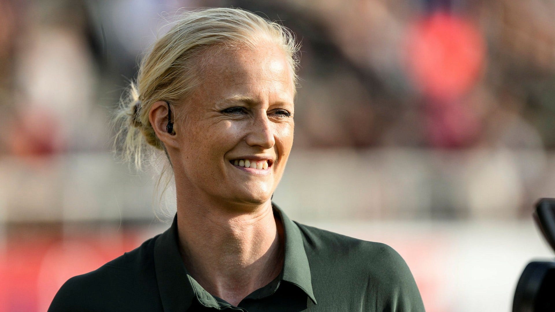Carolina Klüft tycker att ryska och belarusiska atleter borde få vara med i friidrotts-VM under neutral flagg.
