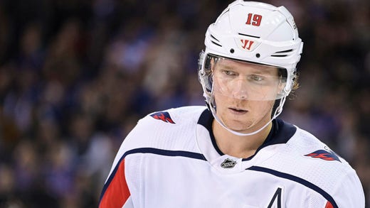 Johan Garpenlöv väntar på svar om VM från Nicklas Bäckström.