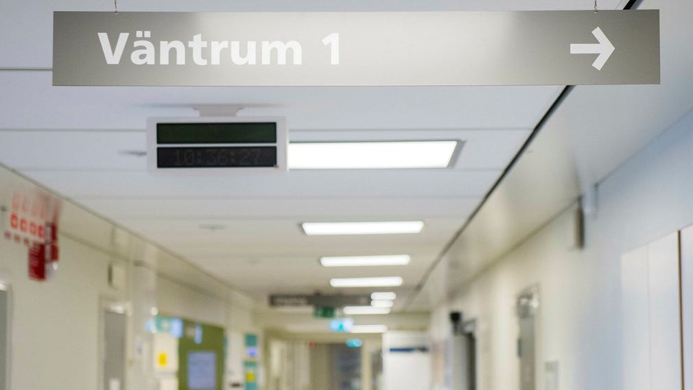 Väntrum på Södersjukhuset i Stockholm. Det är orimligt att det ska vara så stora skillnader mellan landets 21 regioner, anser insändarskribenten.