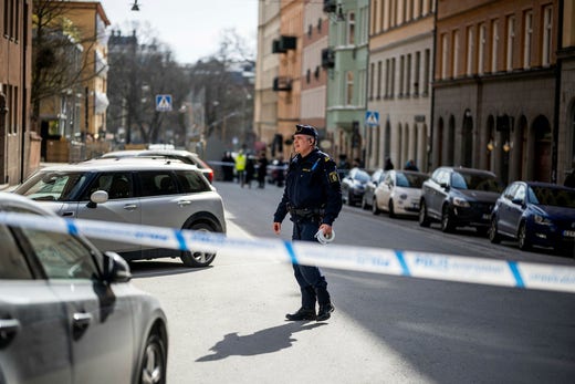Polisavspärrningar i Vasastan i mars efter att en man skjutits ihjäl på ett gym.