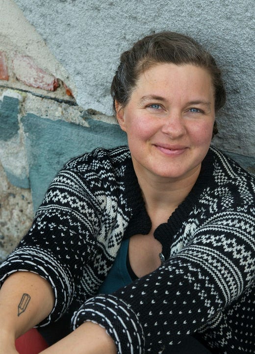 ”Om något missas eller glöms hamnar skulden ofta först, och kanske främst, hos mamman”, säger Ulrika Linder.