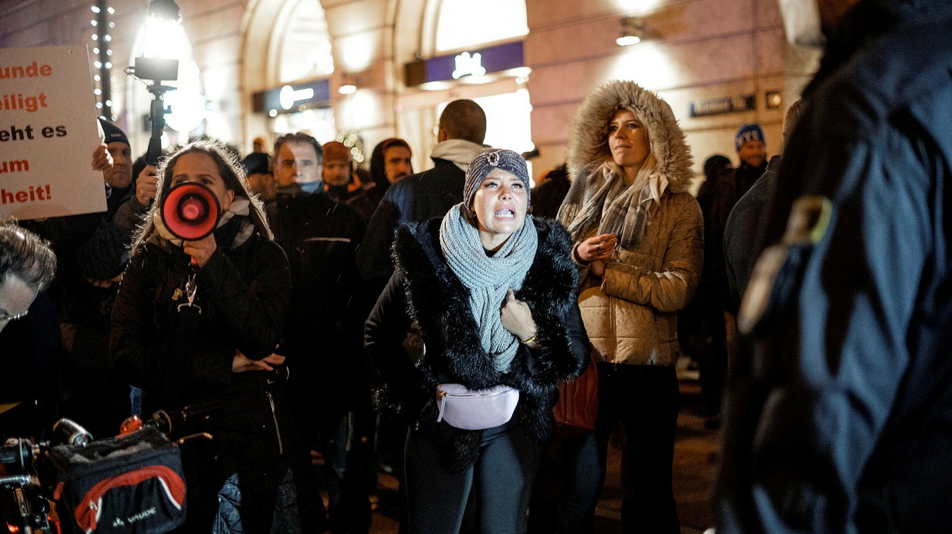 Tyska München, den 1 december. Människor protesterar mot coronarestriktioner.
