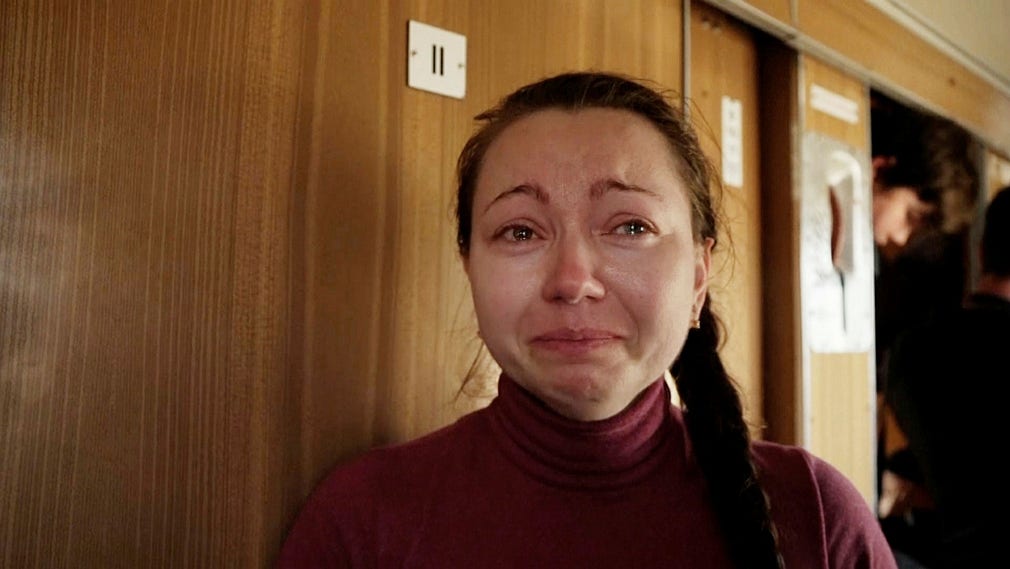 Марине Галле и ее 13-летнему сыну Даниилу удалось бежать из Мариуполя. В воскресенье они приехали на поезде во Львов.