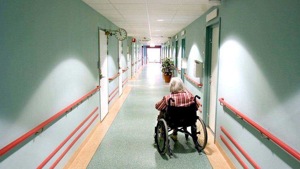 Lyssna bättre på äldres önskemål om ett värdigt liv, uppmanar insändarskribenten.