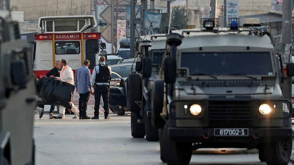 Forze di sicurezza israeliane in un sito ad Hawara, in Cisgiordania.