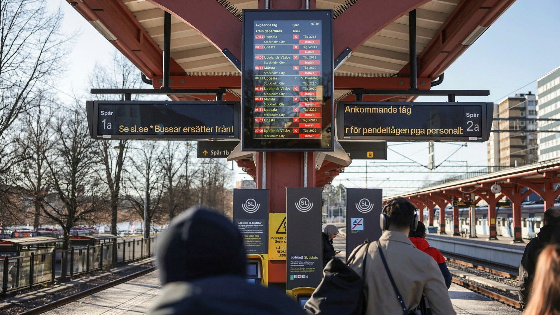 De flesta pendeltågen är inställda i Södertälje på tisdagsmorgonen.