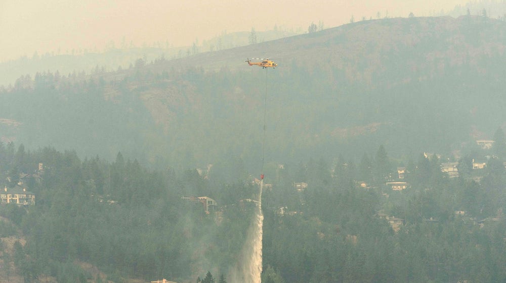 Ytterligare tiotusentals flyr skogsbränder i Kanada