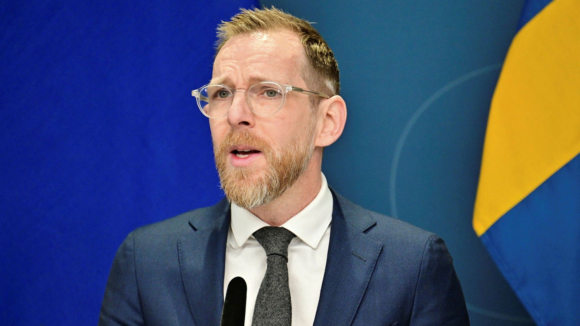 Idrottsministern Jakob Forssmed (KD) säger att regeringen är informerad om SOK:s förstudie och att man kommer att följa arbetet.