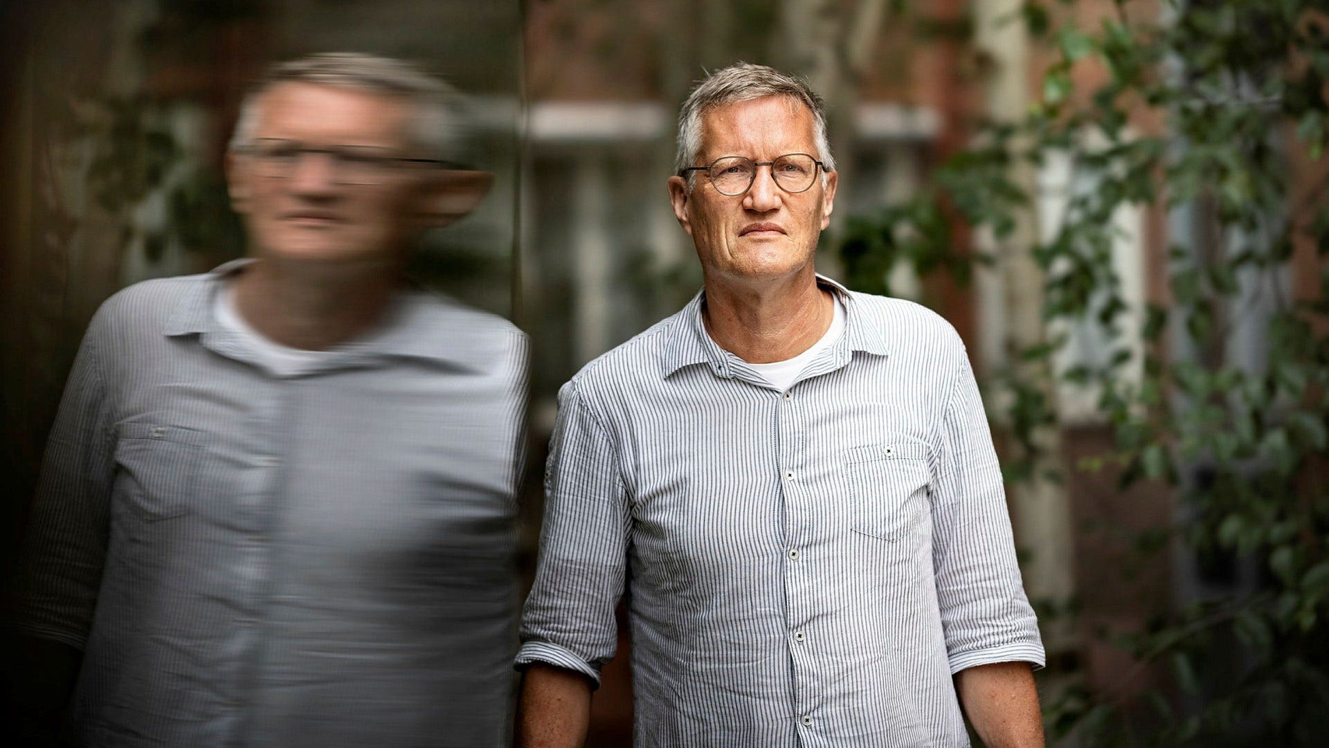 På några dagar gick Anders Tegnell från att vara en anonym tjänsteman till en person man kunde se på tv varje dag.