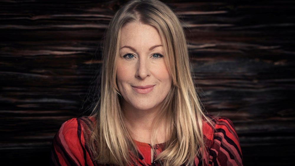 Deckarförfattaren Sara Strömberg förutsåg översvämningarna i Åre