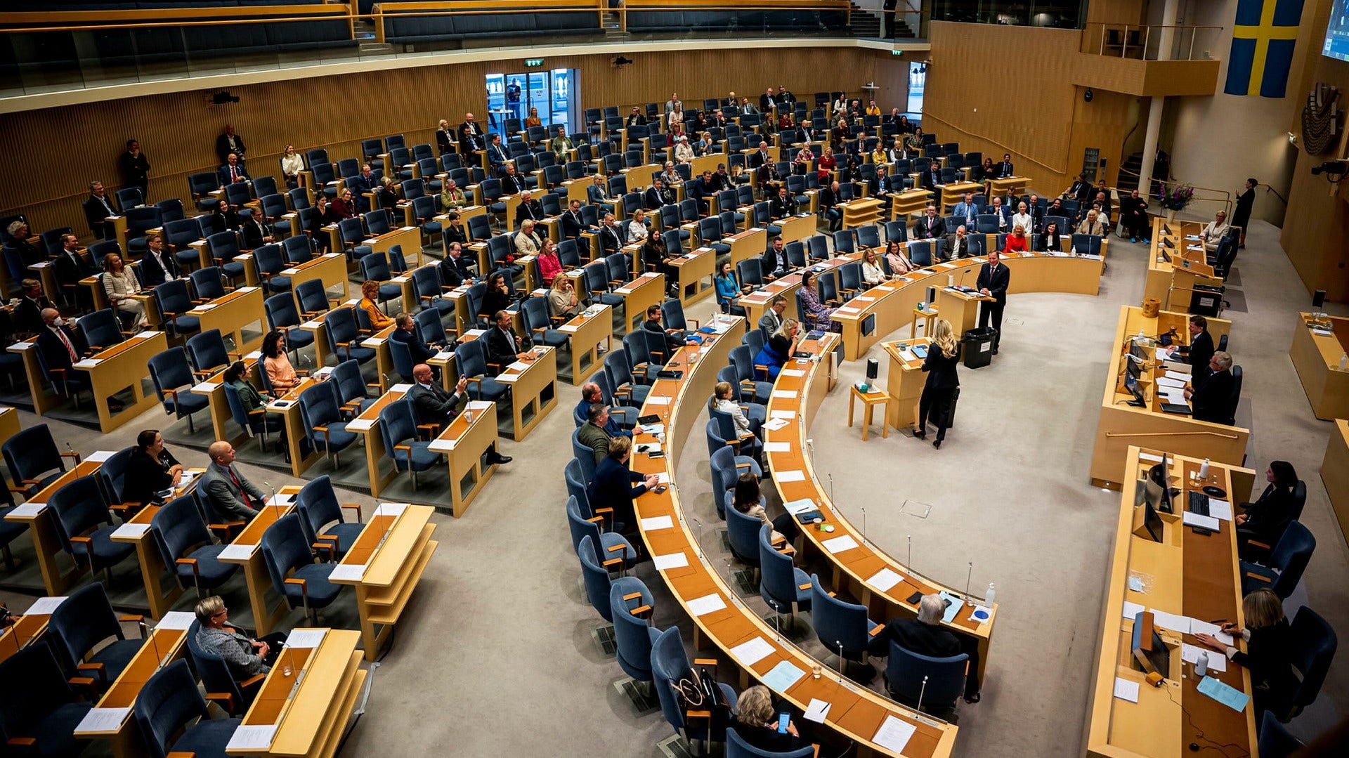 Tre småpartier kan åka ur riksdagen efter nästa års val.