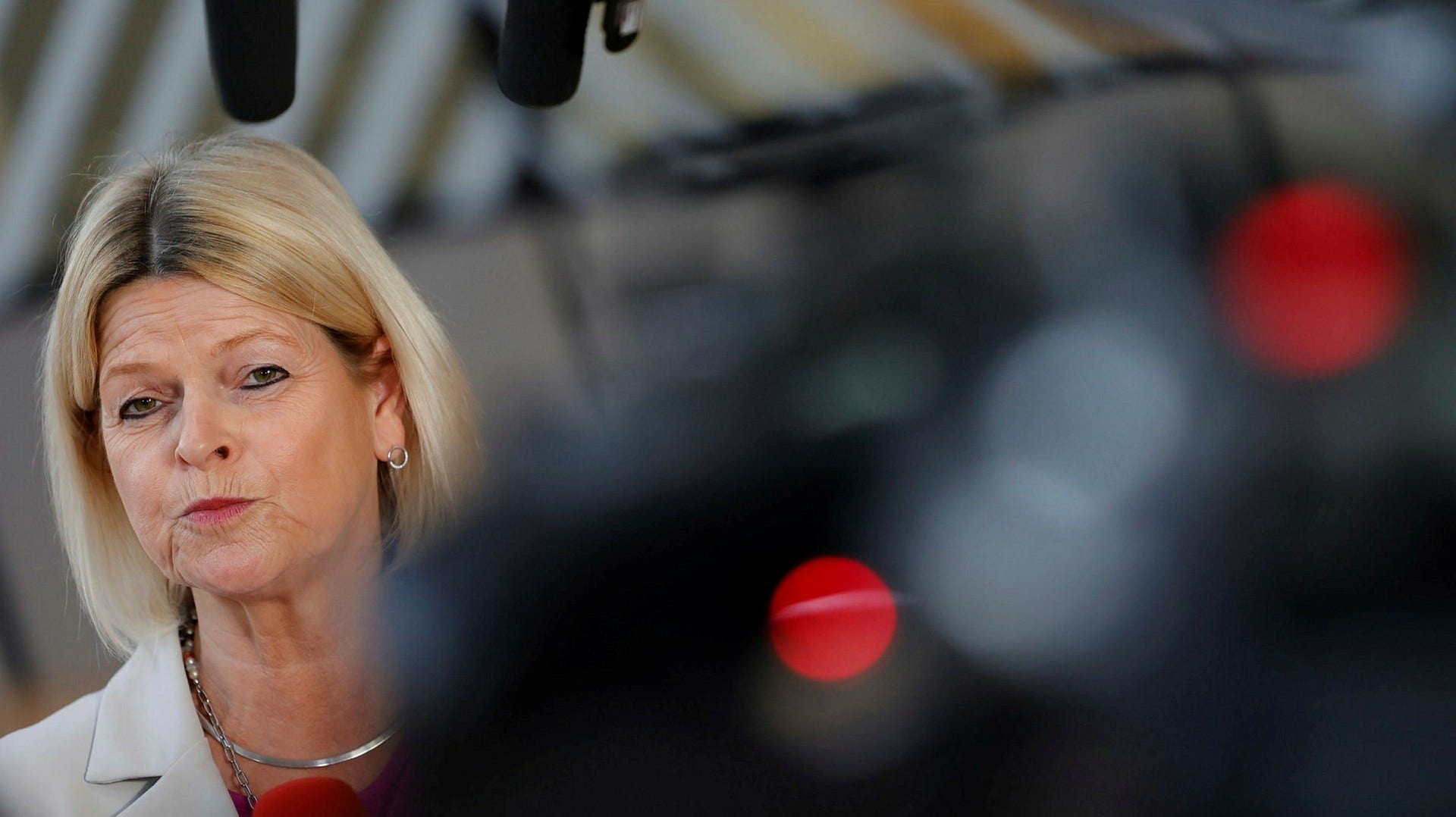 Österrikes försvarsminister Klaudia Tanner utesluter ett medlemskap i Nato. Landets militära alliansfrihet är inskriven i grundlagen, och en klar majoritet av befolkningen vill att det ska förbli neutralt.
