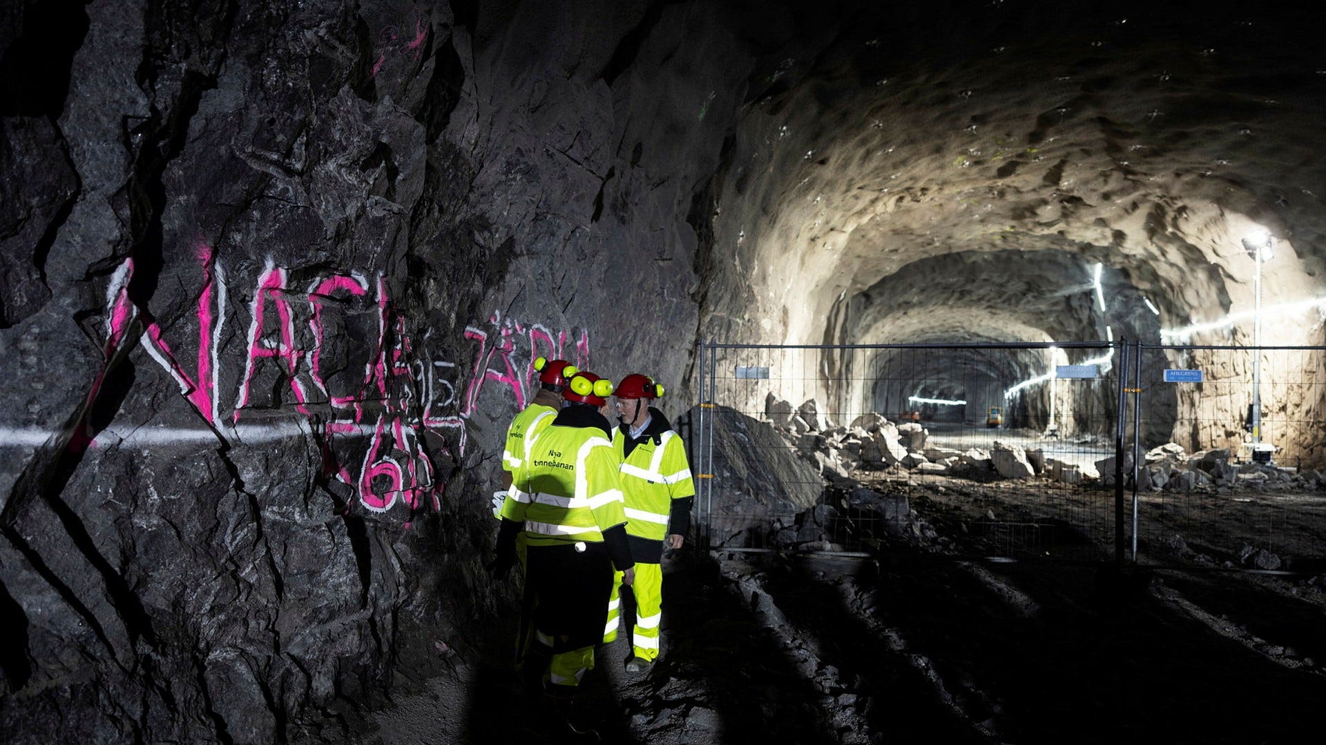 Bergarbetena är klara. Nu kan arbetet med att bygga blå linjens slutstation börja.