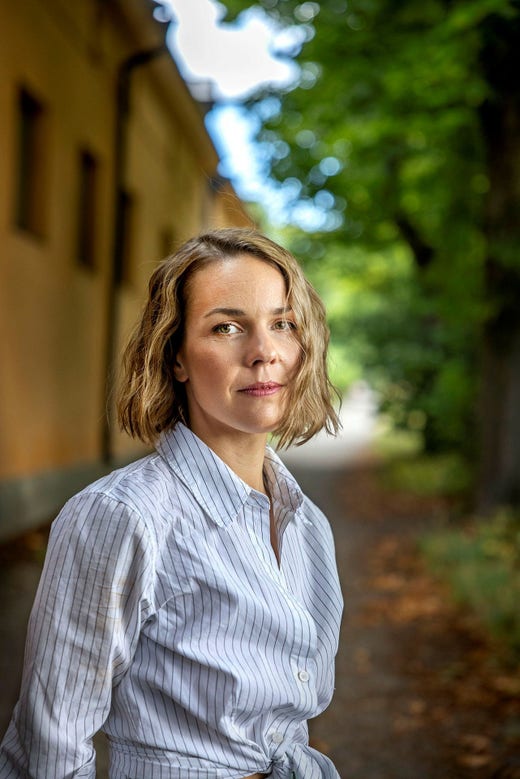 Isabella Lundgren sjunger med Kungliga Filharmonikerna under söndagens konsert i det gröna på Sjöhistoriska museet.