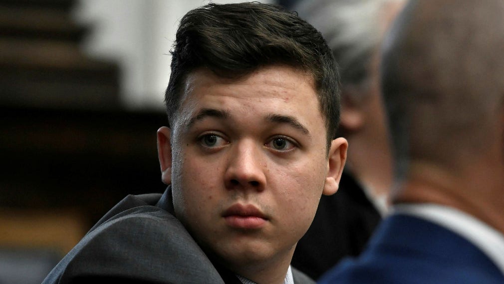 Den firande domen mot Kyle Rittenhouse togs emot med jubel bland högerextrema grupper och republikanska kongressledamöter.