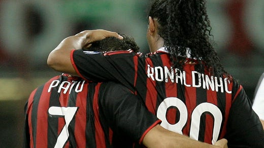Alexandre Pato och Ronaldinho var med och vann ligatiteln 2011, det blev den sista under Silvio Berlusconis ägarskap.