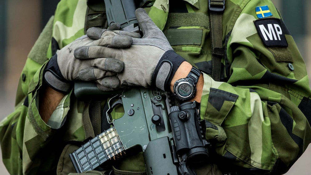 Efter Rysslands invasion av Ukraina är en ansökan om Natomedlemskap det minst dåliga beslutet för Sverige, anser insändarskribenten.