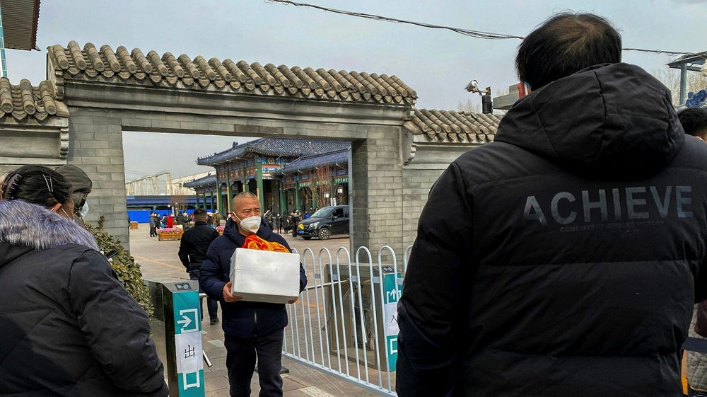 Få officiellt döda i covid i Kina – men krematorium går för fullt