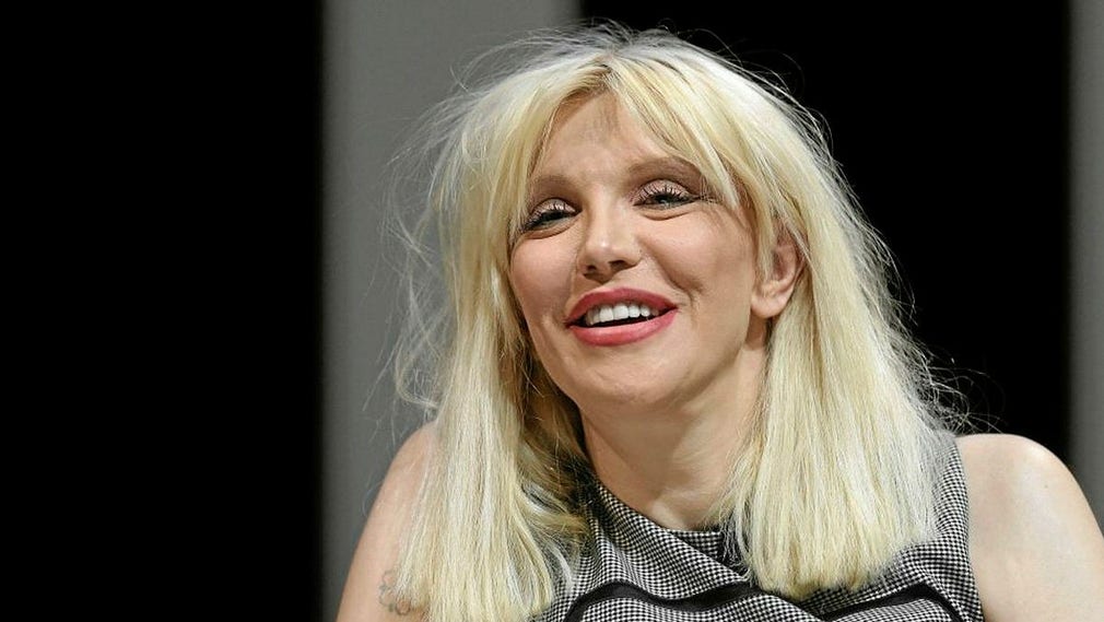 Courtney Love går till hård attack mot Rock and Roll Hall of Fame.