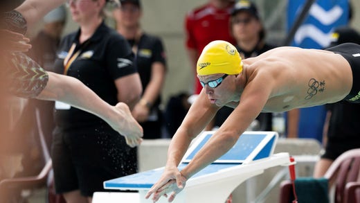 Sveriges bästa långdistanssimmare Victor Johansson kommer återvända till USA trots allt strul som har varit under hans år där.