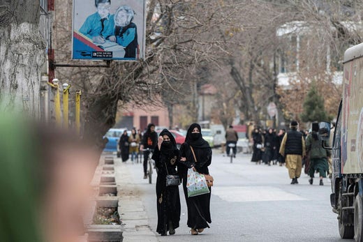 Kabul, 7 december. FN:s flyktingorgan UNHCR har sedan februari 2022 uppmanat alla stater att inte utvisa varken män eller kvinnor till Afghanistan.