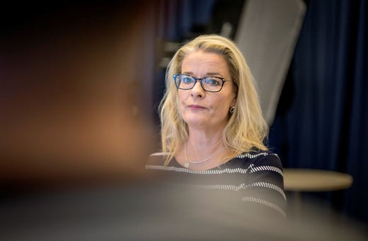 Lotta Edholm vill ha kvar betyget underkänt i grundskolan. ”Det är viktigt att det finns en tydlig gräns”, säger hon.
