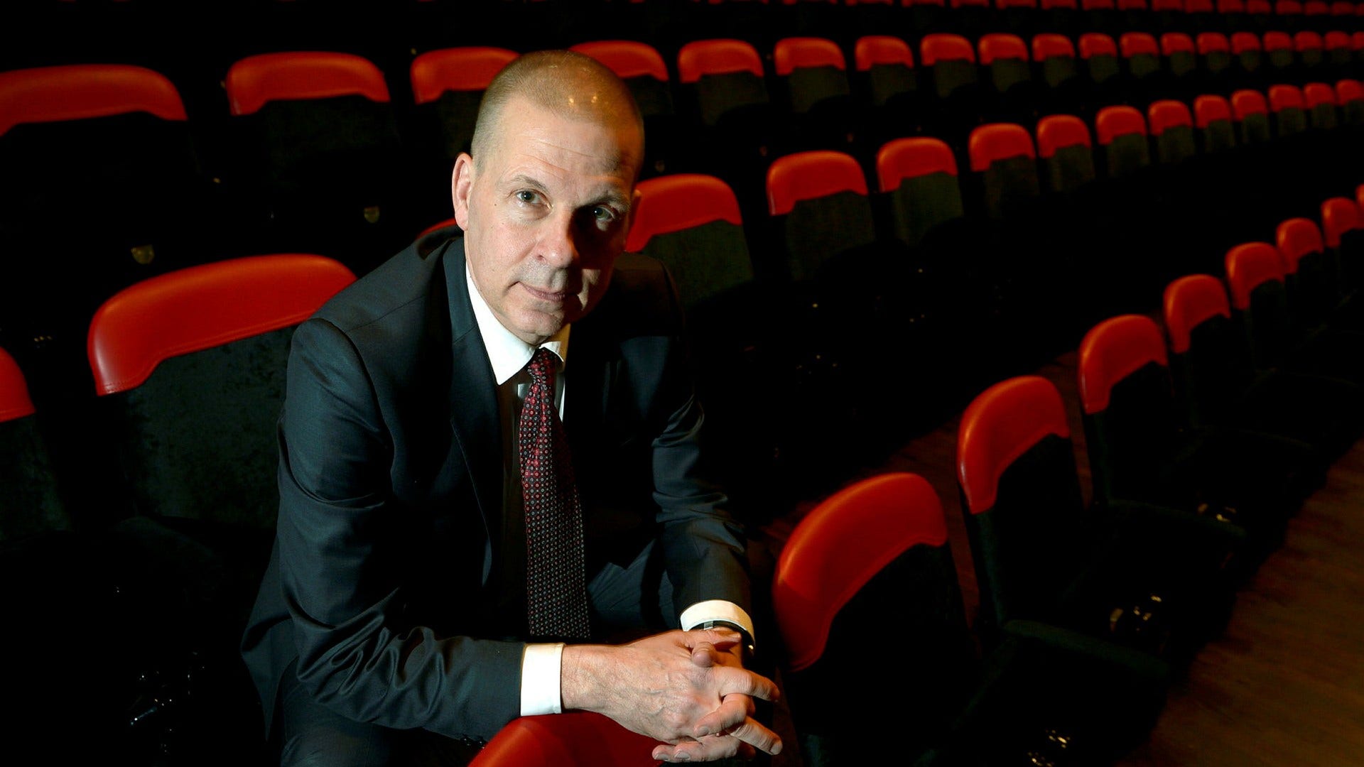 Johan Hilton skriver historien om teaterchefen Benny Fredrikssons framgångar och tragiska slut.