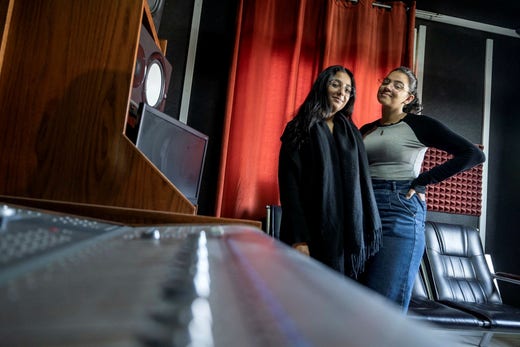Studioet drives av den ideelle organisasjonen Shoruq, som ønsker å gi mennesker i Dheisheh flyktningleir meningsfull fritid og en mulighet til å skape en lys fremtid, blant annet gjennom musikk.