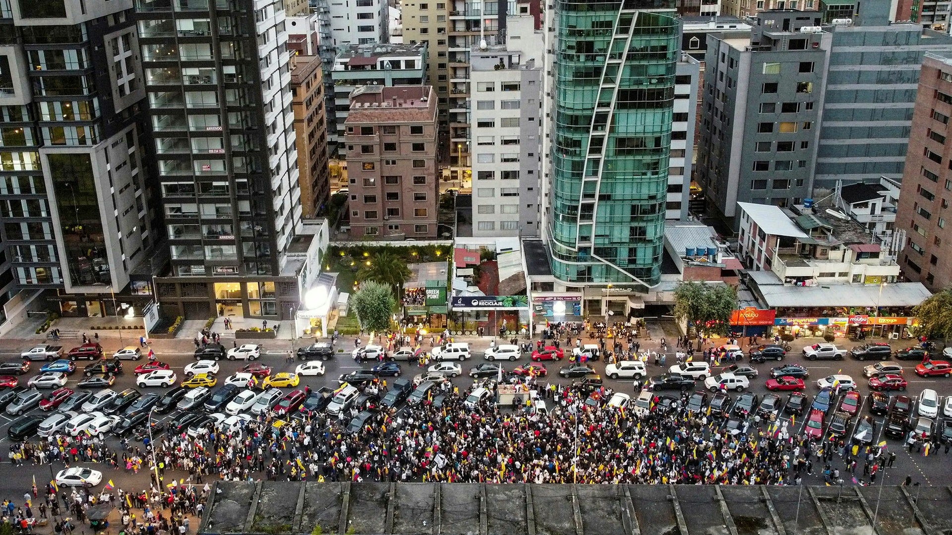 Omfattande protester i Ecuadors huvudstad Quito på lördagen.