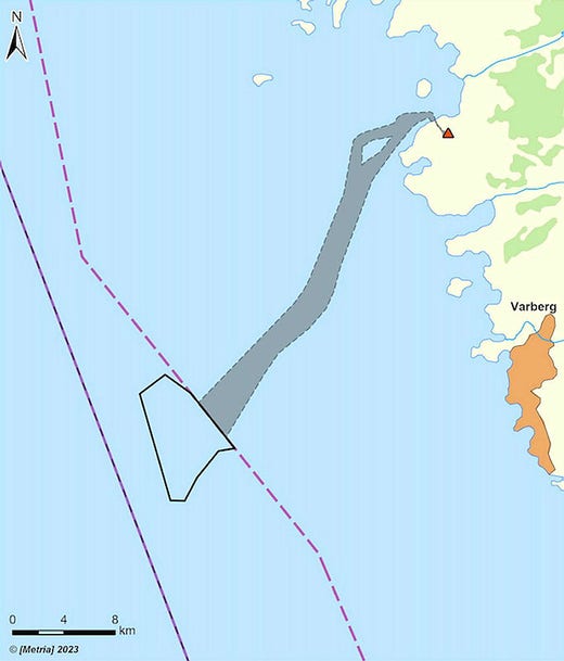 De 21 planerade vindkraftverken ska placeras mellan svensk ekonomisk zon och grnsen i Kattegatt mot Danmark omkring 22 kilometer vster om Varberg. Var den tnkta kabeln till land, till en station p Vrhalvn, r markerad med grtt.
