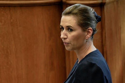 Danmarks sittande statsminister Mette Frederiksen (S) har öppnat för en bred mittenregering.