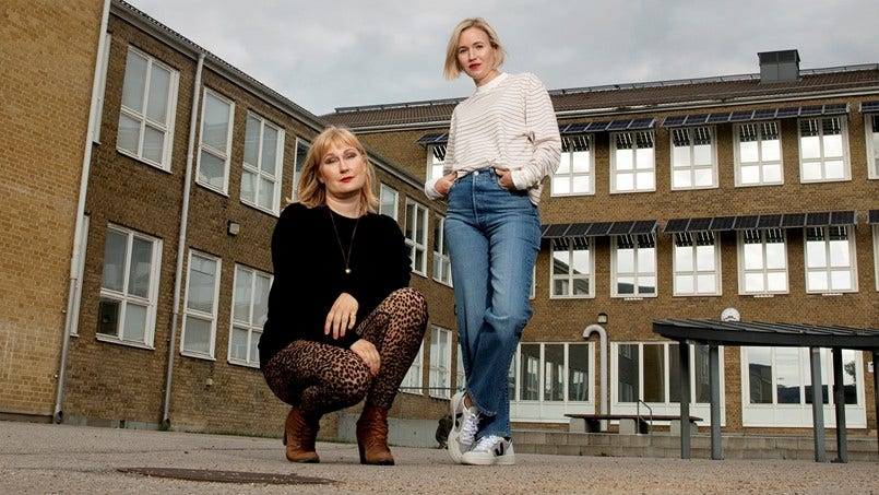 ”Korridorer” är Moa Eriksson Sandbergs och Ester Roxbergs första gemensamma bok.