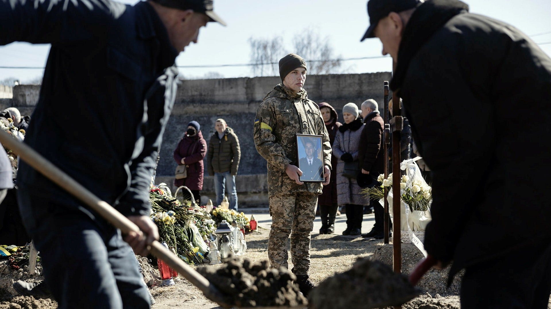 Soldatbegravning i Lviv, Ukraina fredagen den 11 mars.