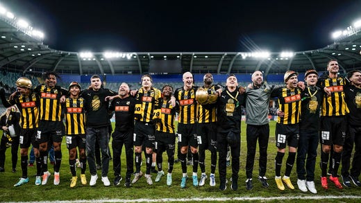 Häcken med sina guldhjälmar efter segern i söndagens match mot IFK Göteborg.