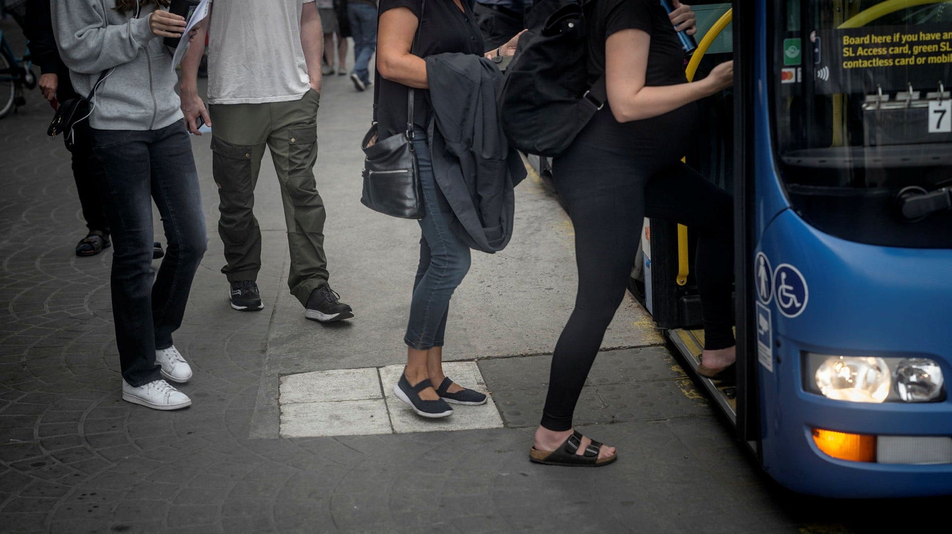 Med hjälp av en värdekod kan Stockholms barn och unga resa gratis i SL-trafiken under årets alla lov.