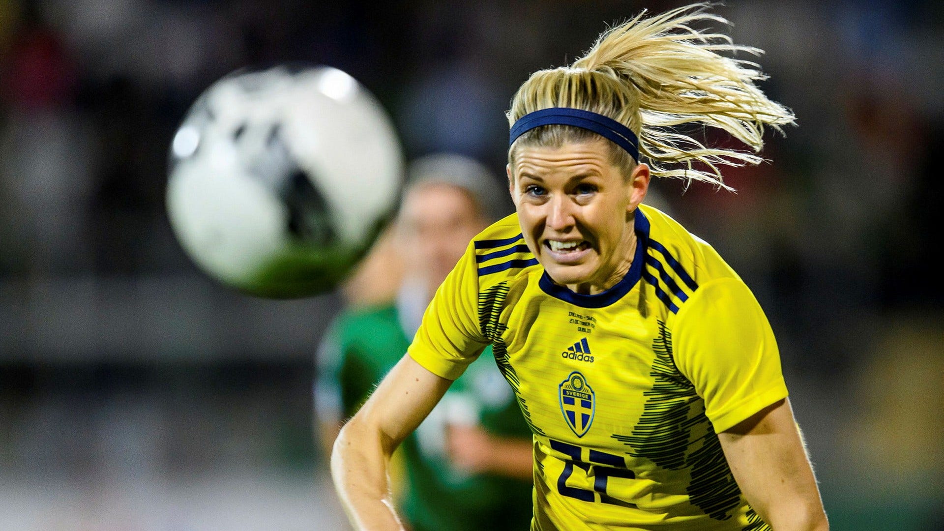 Olivia Schough inledde VM-kvalmatchen mot Irland på bänken. Får Rosengårdsanfallaren chansen från start i tisdagens landskamp mot Skottland?