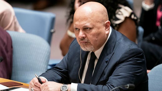 ICC:s chefsåklagare Karim Khan och hans kollegor har samlats i bevis för krigsbrott under krigets gång.