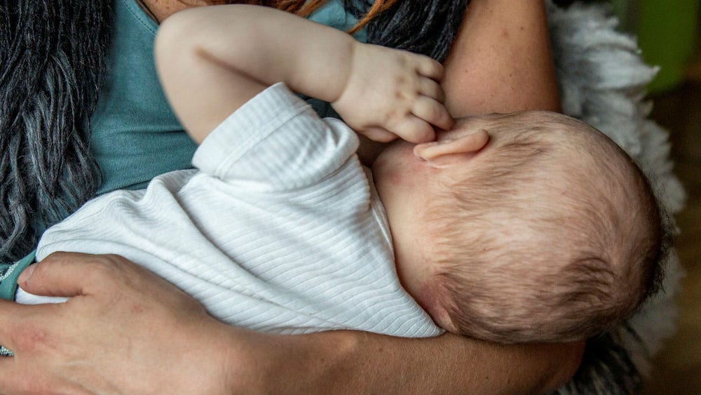 Tungbandsklippningar på spädbarn minskar kraftigt i Stockholm