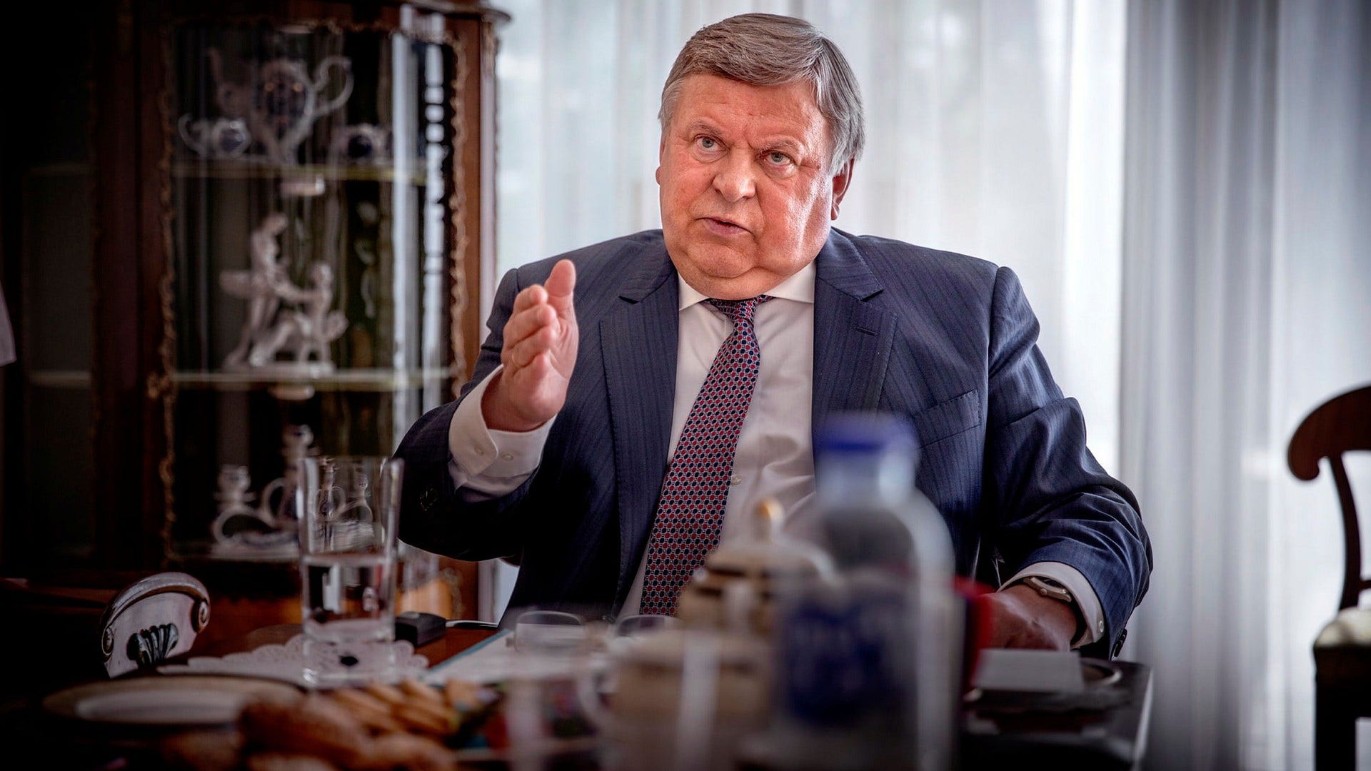 Den ryske ambassadören Viktor Tatarintsev vid en intervju med DN för tre år sedan. I en artikel på ambassadens hemsida som senare plockades bort gick han till hårt angrepp mot Sveriges för beslutet att överge alliansfriheten och ansöka om medlemskap i försvarsalliansen Nato.