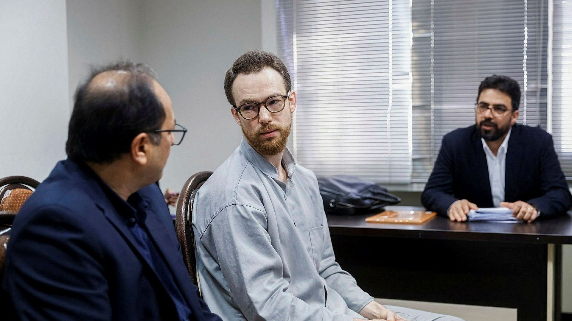 Iran's Foreign Minister Vows to Overturn Verdict for Iranian Imprisoned