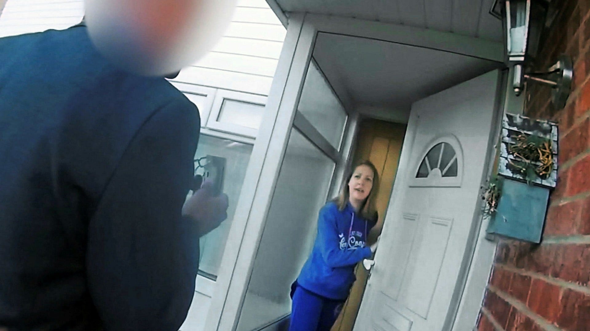 Lucy Letby greps av polis den 3 juli 2018. Bilden är tagen av polisen.