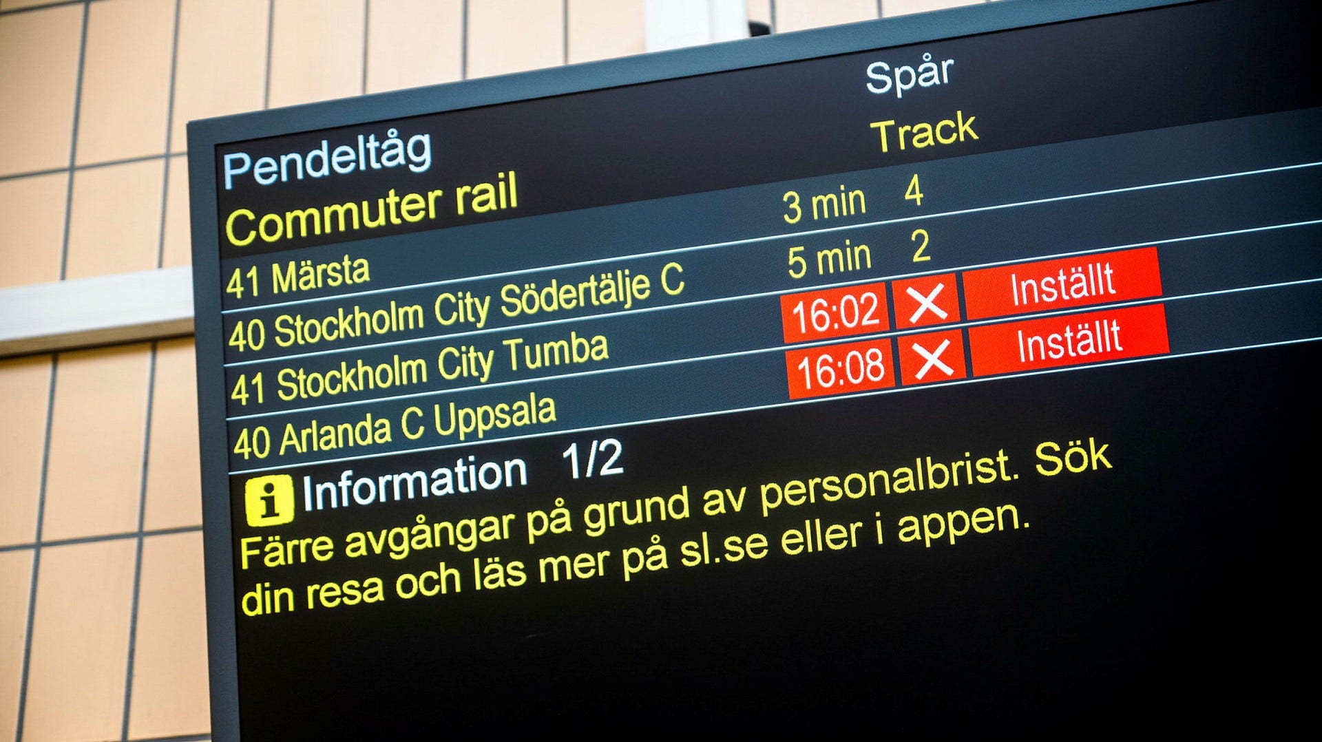 Resenärer som åker pendeltåg till och från Södertälje får färre avgångar att välja på under hösten.