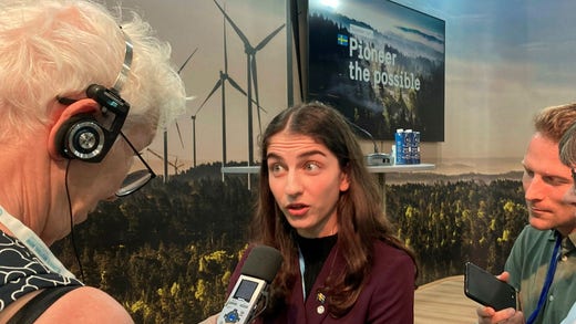 Climate and Environment Minister Romina Pourmokhtari in an interview at COP27 with Swedish Radio's Environment Correspondent Annika Degres and DN Climate Editor Peter Alestig.