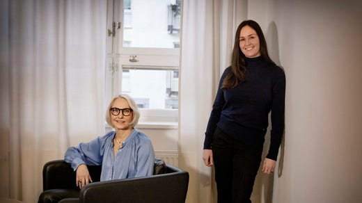 Lotta Jarnesjö och Caroline Ekström utbildar sig till legitimerade psykoterapeuter på Högskolan Sapu. Där får de lära sig två grundläggande psykoterapiformer.